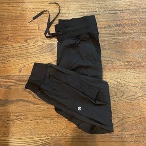 Lululemon black joggers in a size 2
